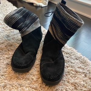 Toms faux fur lined lace up boots
